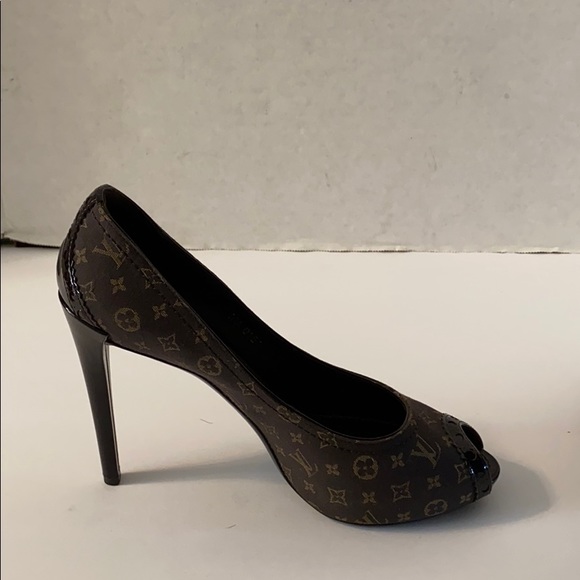 Louis Vuitton Heels - Picture 5 of 12